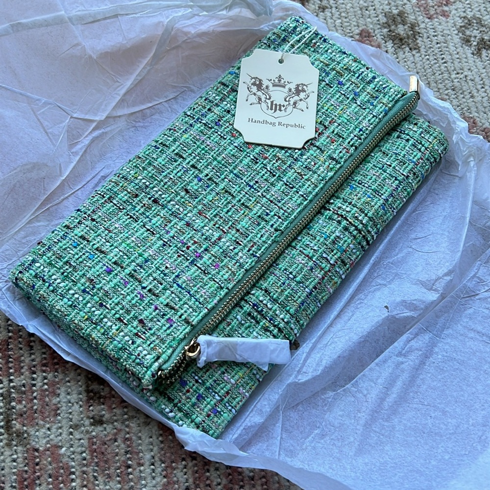 Fabulous Green Tweed Fold Over Clutch - opens with a zipper and becomes large!
